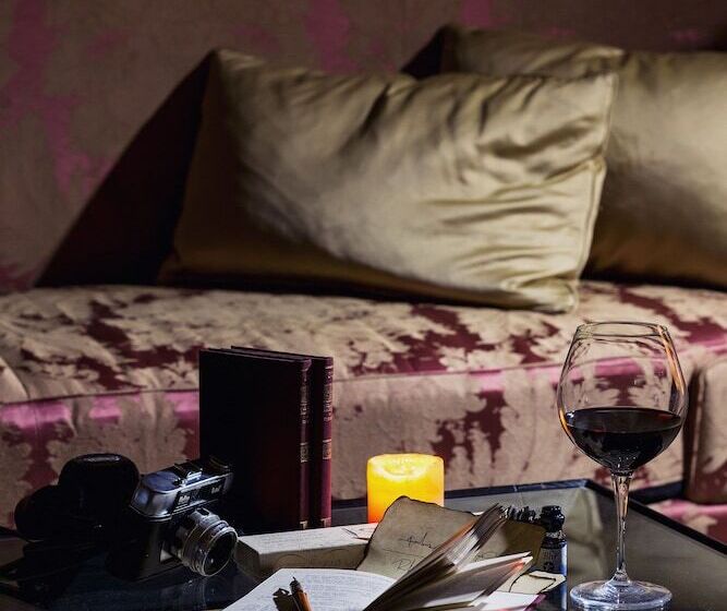 Отель Avalon Boutique Suites