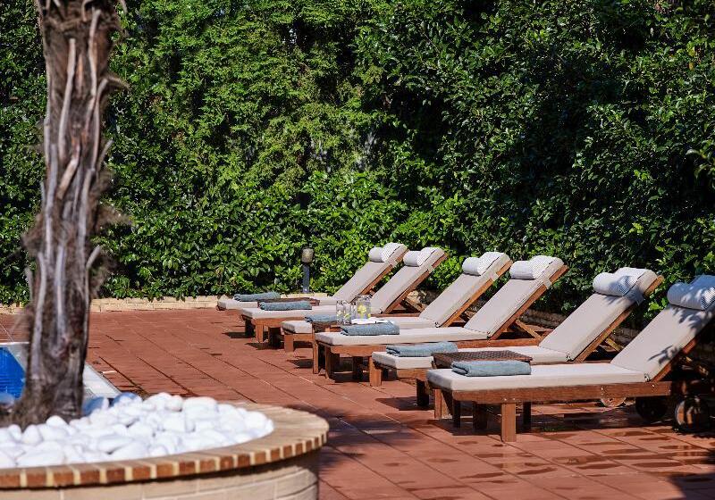 בית מלון כפרי Blazer Suites