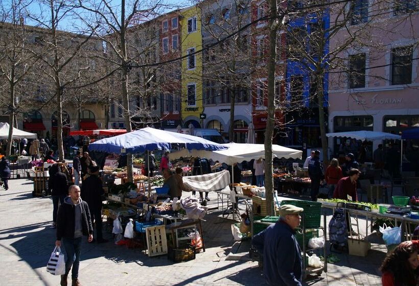 בית מלון כפרי Campanile Carcassonne Est La Cite