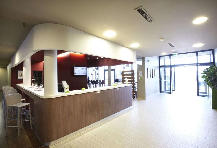 בית מלון כפרי Campanile Carcassonne Est La Cite