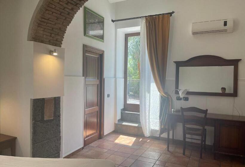 בית מלון כפרי Capomulini 3 Stelle