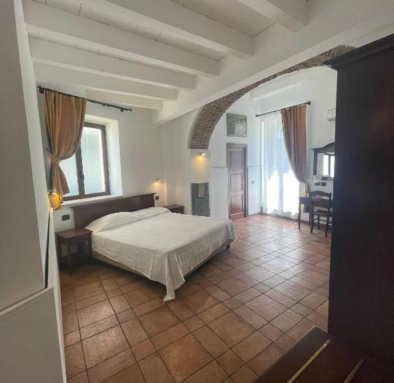 בית מלון כפרי Capomulini 3 Stelle