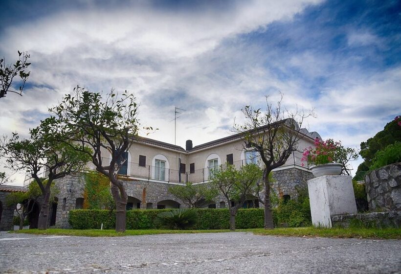 Отель Delle Stelle Beach Resort