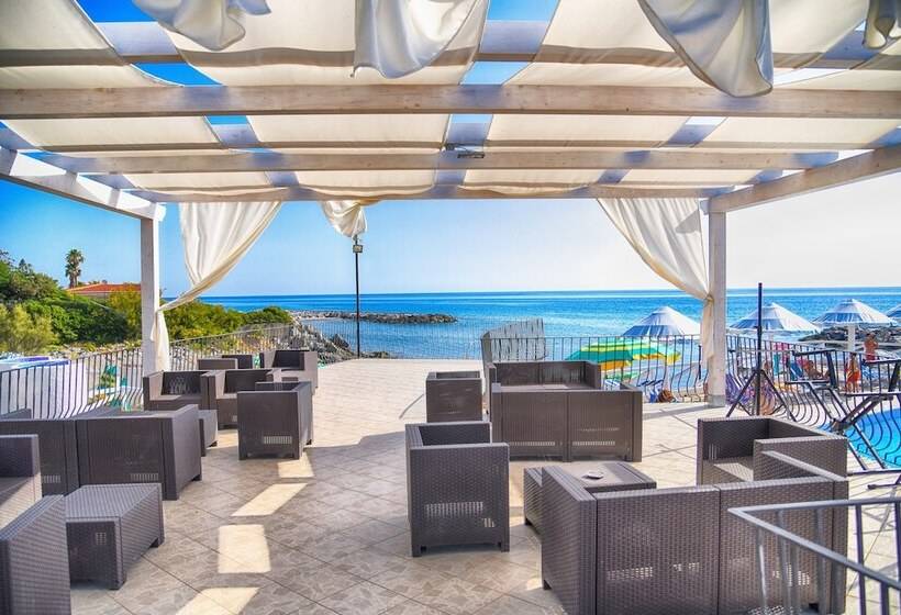 Отель Delle Stelle Beach Resort
