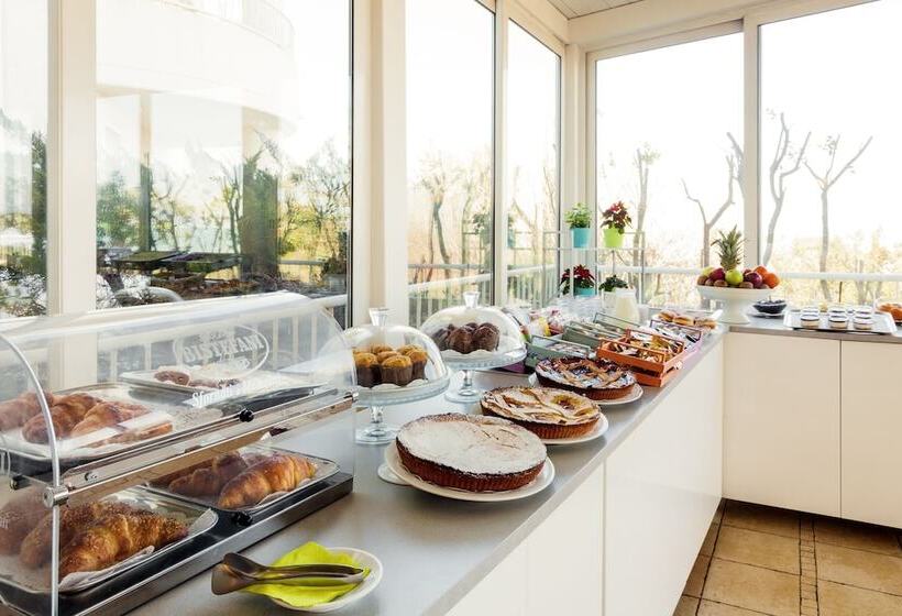 هتل Ibis Styles Bari Giovinazzo