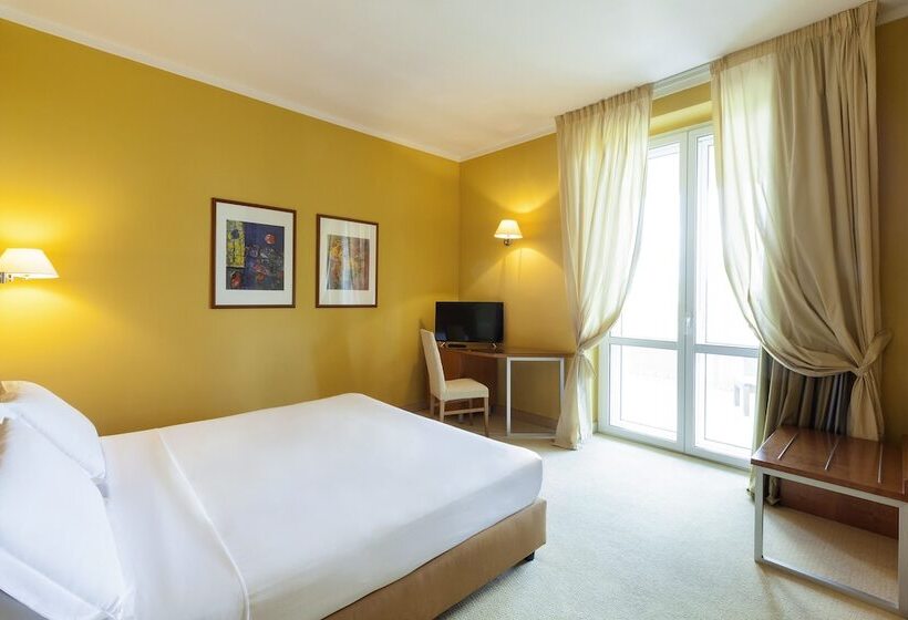 هتل Ibis Styles Bari Giovinazzo