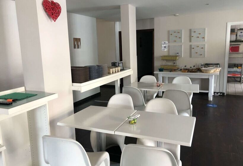 ホテル Kyriad Charlevillemezieres