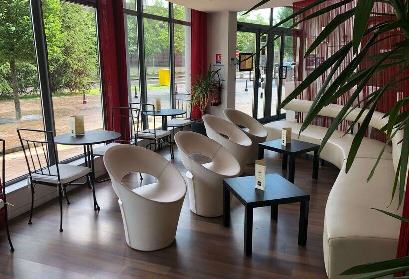 ホテル Kyriad Charlevillemezieres