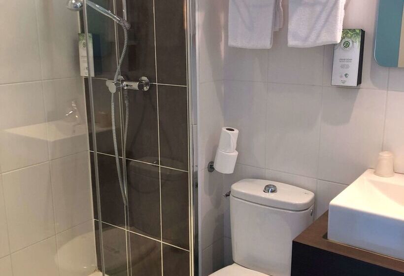 ホテル Kyriad Charlevillemezieres