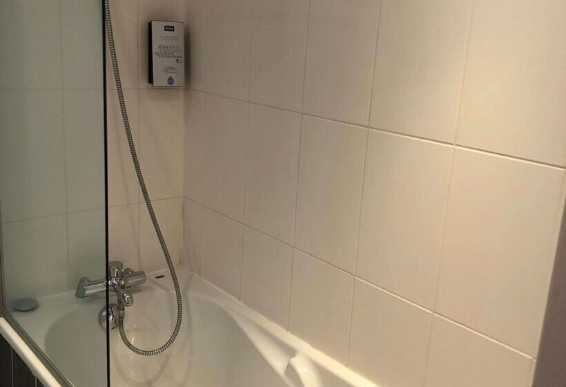 ホテル Kyriad Charlevillemezieres