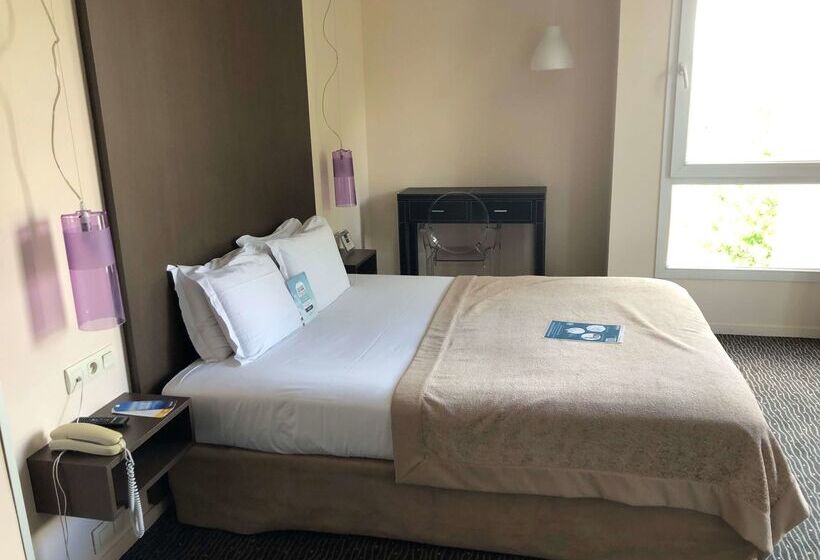 ホテル Kyriad Charlevillemezieres