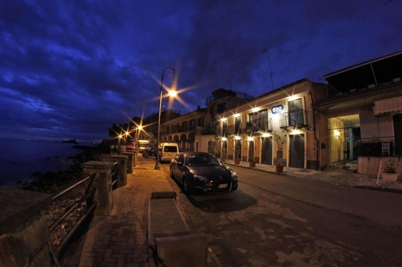 בית מלון כפרי Capomulini 3 Stelle