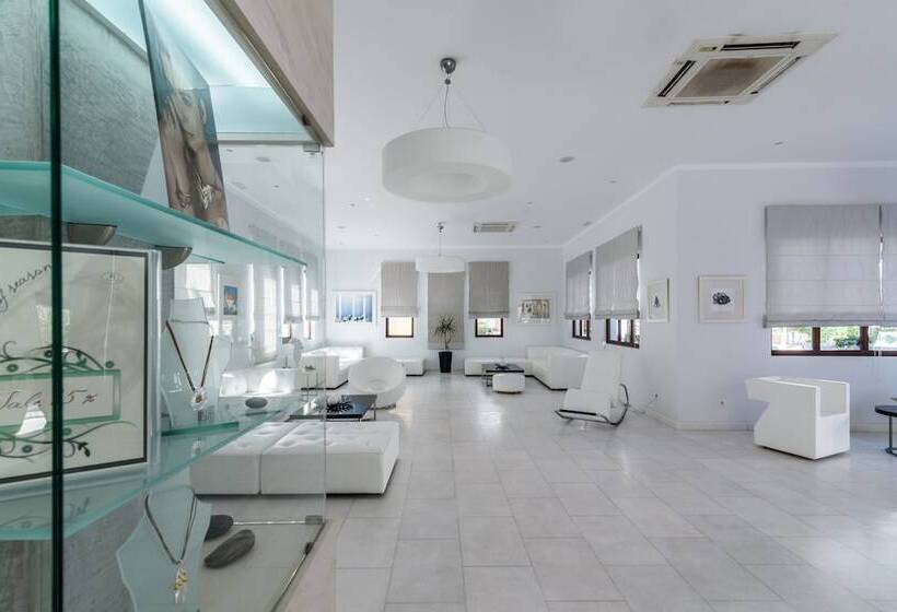 La Mer Deluxe Hotel & Spa