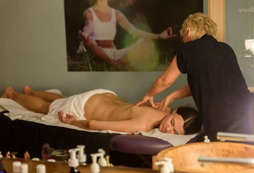 La Mer Deluxe Hotel & Spa