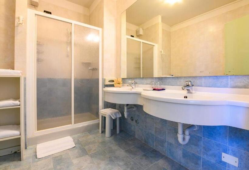 Отель Lido International