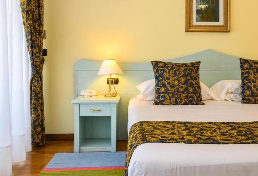 Отель Lido International