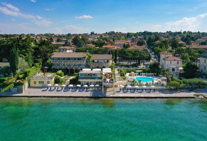 Отель Lido International