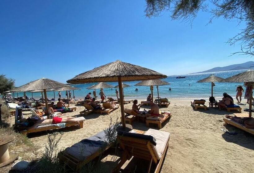 Отель Manios Suites