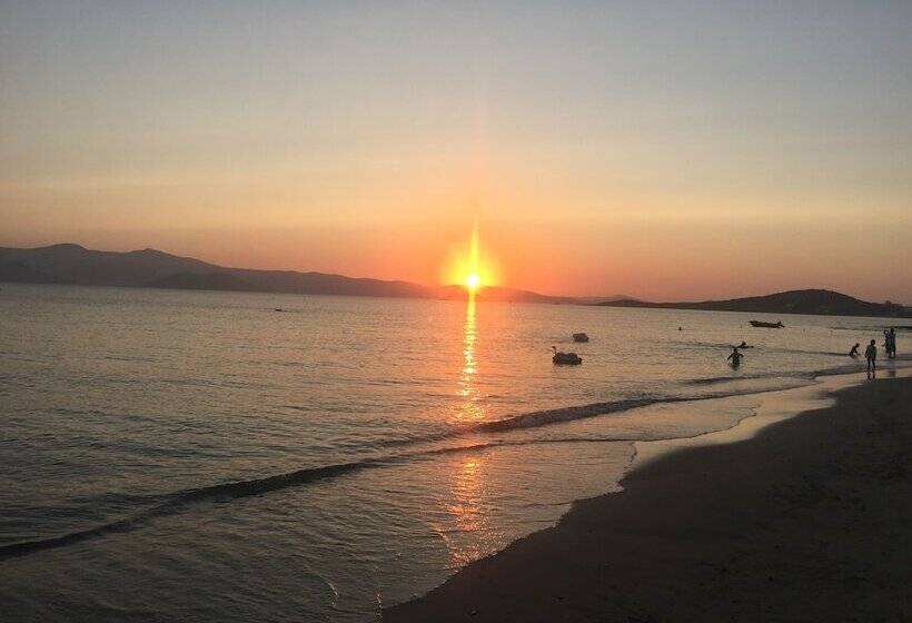 Отель Manios Suites