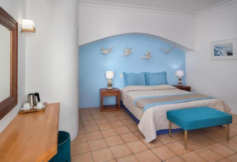 Отель Meltemi Suites