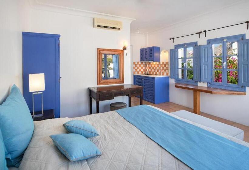 Отель Meltemi Suites