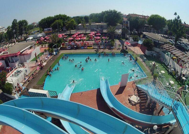 ホテル Moresco   Piscina Beach Village