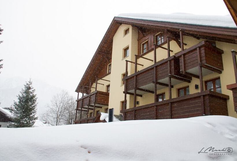 فندق Nevesole Folgarida Resort Apart
