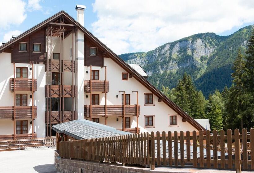 فندق Nevesole Folgarida Resort Apart