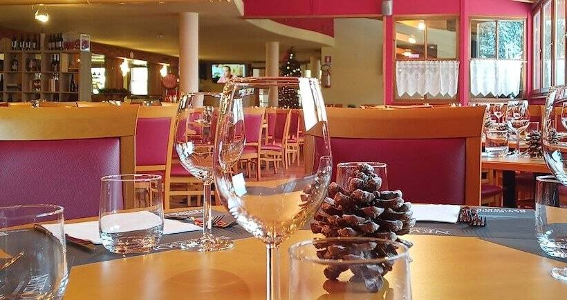 فندق Nevesole Folgarida Resort Apart