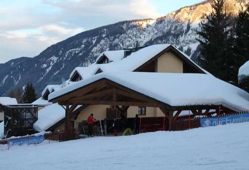 فندق Nevesole Folgarida Resort Apart