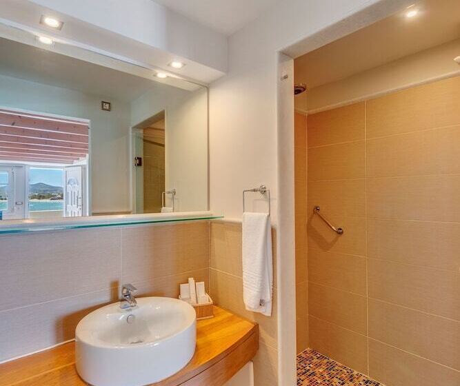 Отель Nissaki Beach