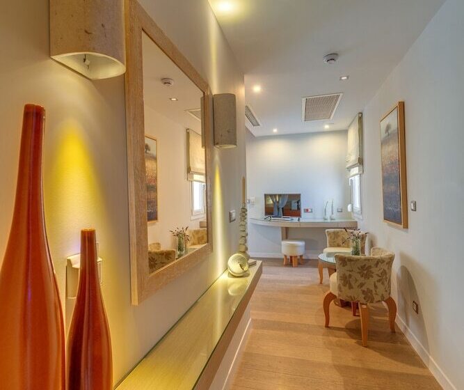 Отель Nissaki Beach