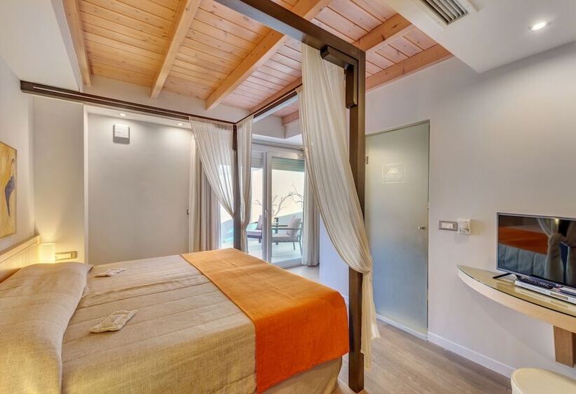 Отель Nissaki Beach