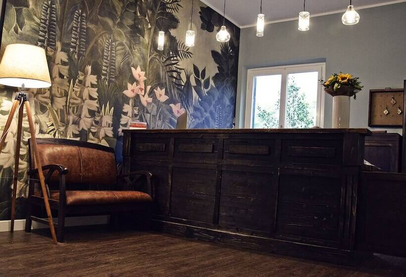 فندق Pineta Del Borgo