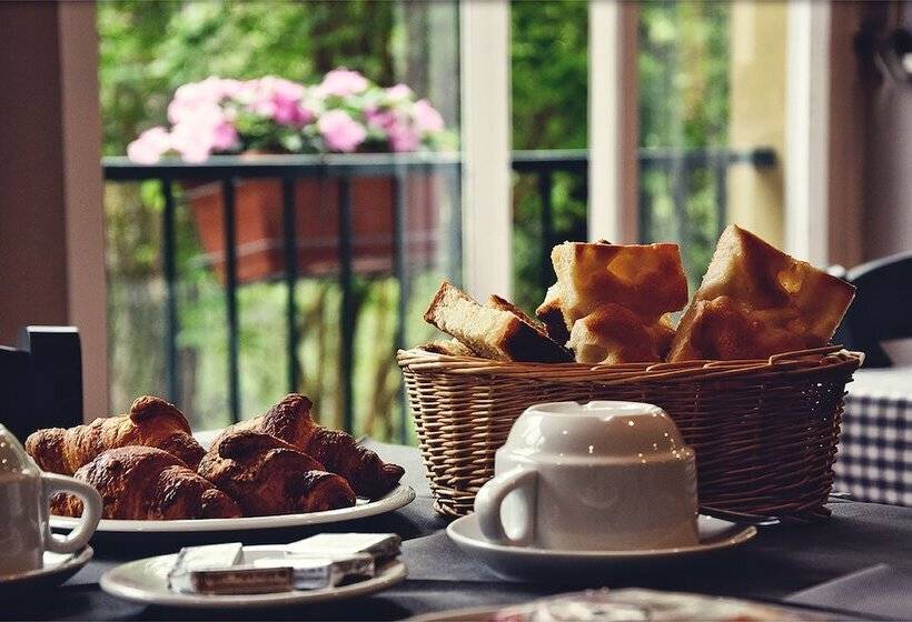 فندق Pineta Del Borgo