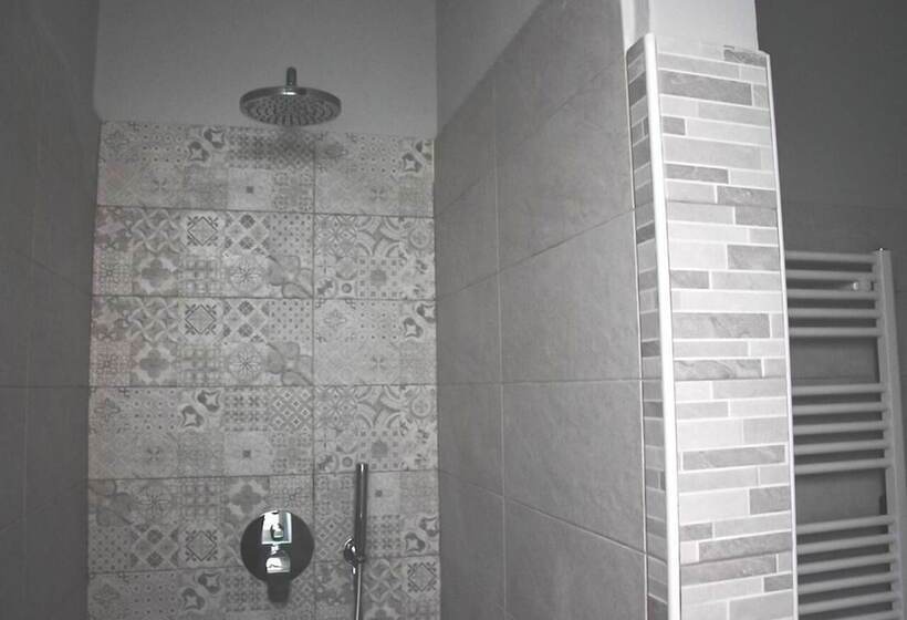 فندق Pineta Del Borgo