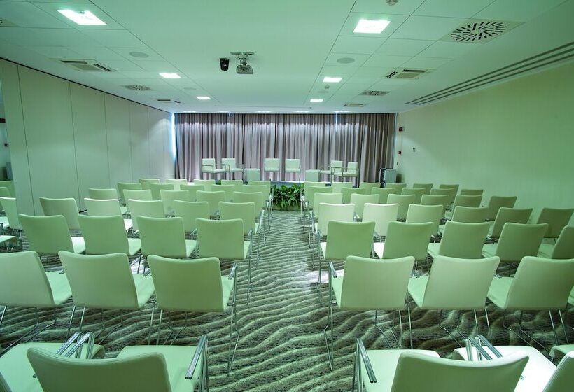 Отель Premier & Suites  Premier Resort