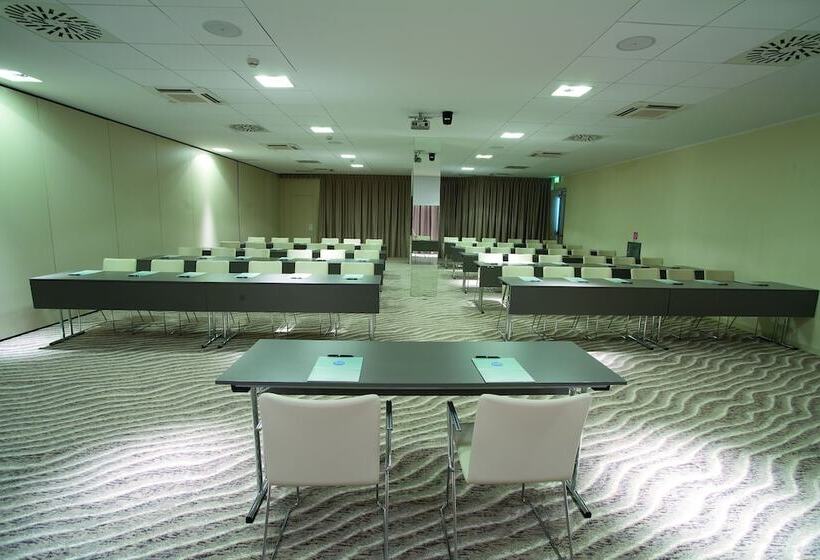 Отель Premier & Suites  Premier Resort