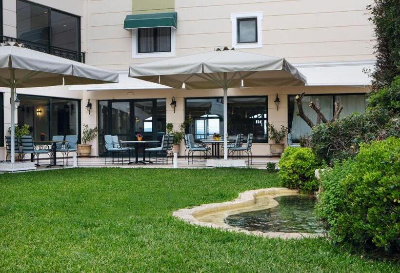 בית מלון כפרי Ramada by Wyndham, Athens Club Attica Riviera