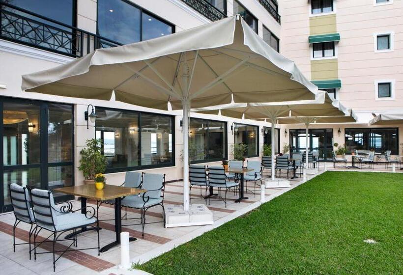 בית מלון כפרי Ramada by Wyndham, Athens Club Attica Riviera