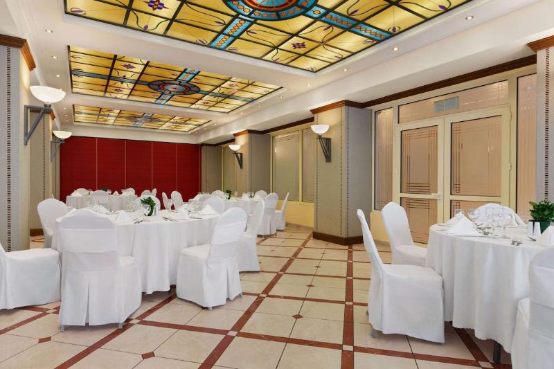 בית מלון כפרי Ramada by Wyndham, Athens Club Attica Riviera