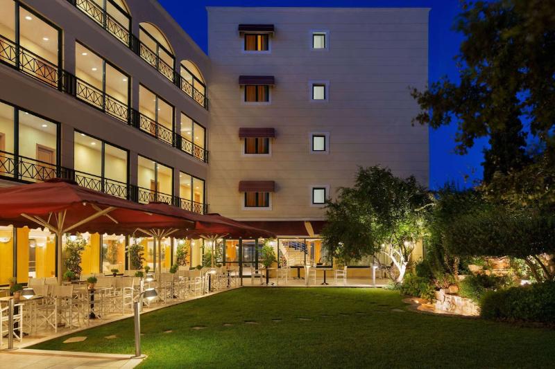 בית מלון כפרי Ramada by Wyndham, Athens Club Attica Riviera
