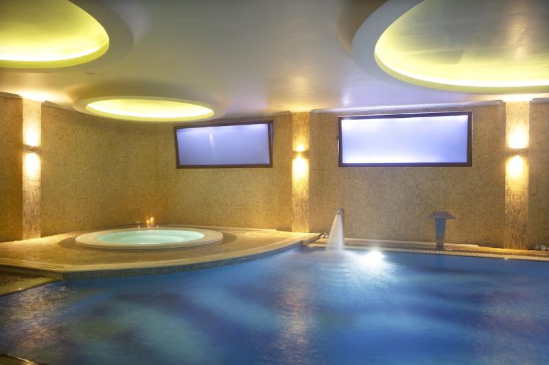 בית מלון כפרי Ramada by Wyndham, Athens Club Attica Riviera