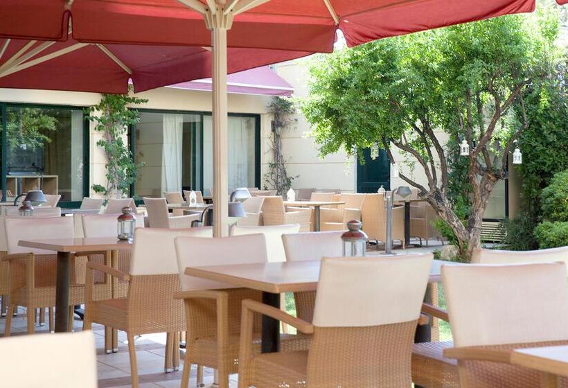 בית מלון כפרי Ramada by Wyndham, Athens Club Attica Riviera