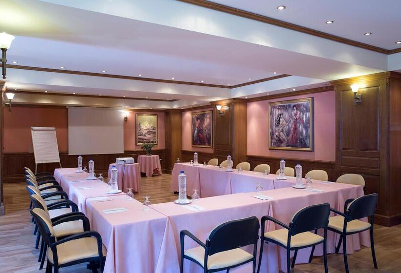 בית מלון כפרי Ramada by Wyndham, Athens Club Attica Riviera