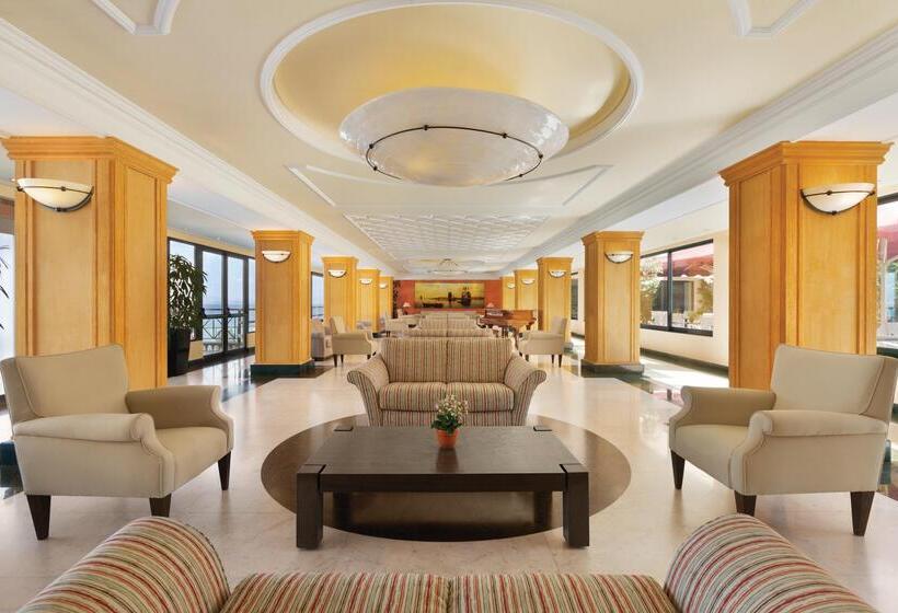 בית מלון כפרי Ramada by Wyndham, Athens Club Attica Riviera