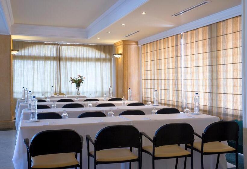 בית מלון כפרי Ramada by Wyndham, Athens Club Attica Riviera