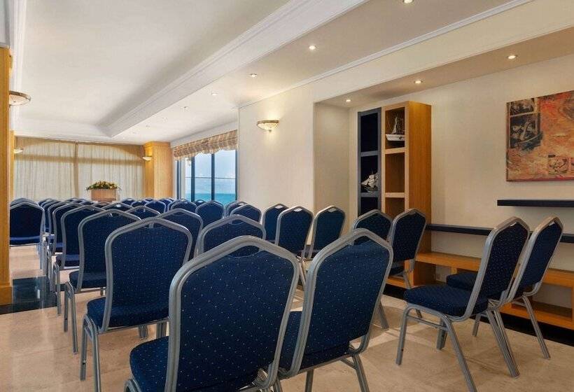 בית מלון כפרי Ramada by Wyndham, Athens Club Attica Riviera