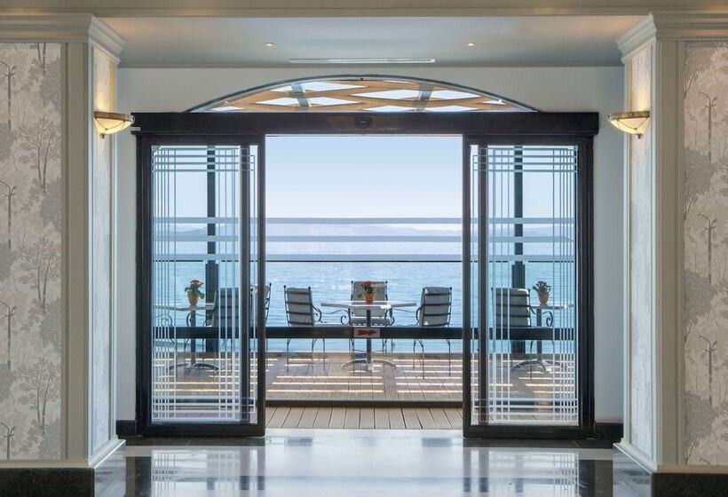 בית מלון כפרי Ramada by Wyndham, Athens Club Attica Riviera