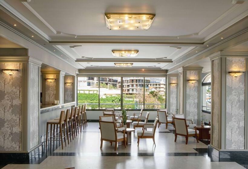 בית מלון כפרי Ramada by Wyndham, Athens Club Attica Riviera